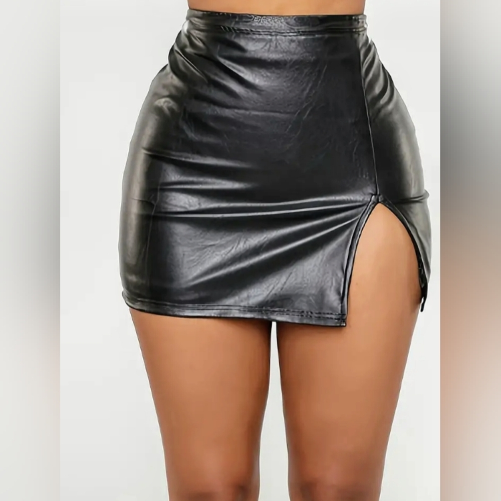 Cute skirt 🖤😍 - Picture 2 of 6